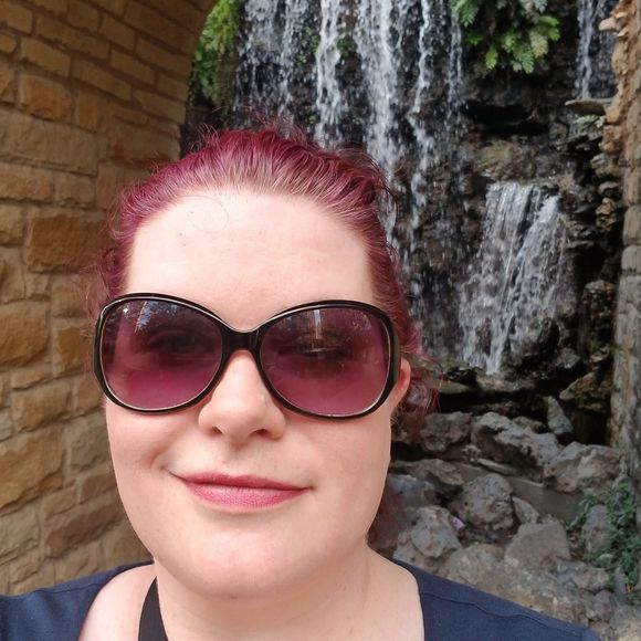 Meet your Posher, Alanna - Picture 1 of 1